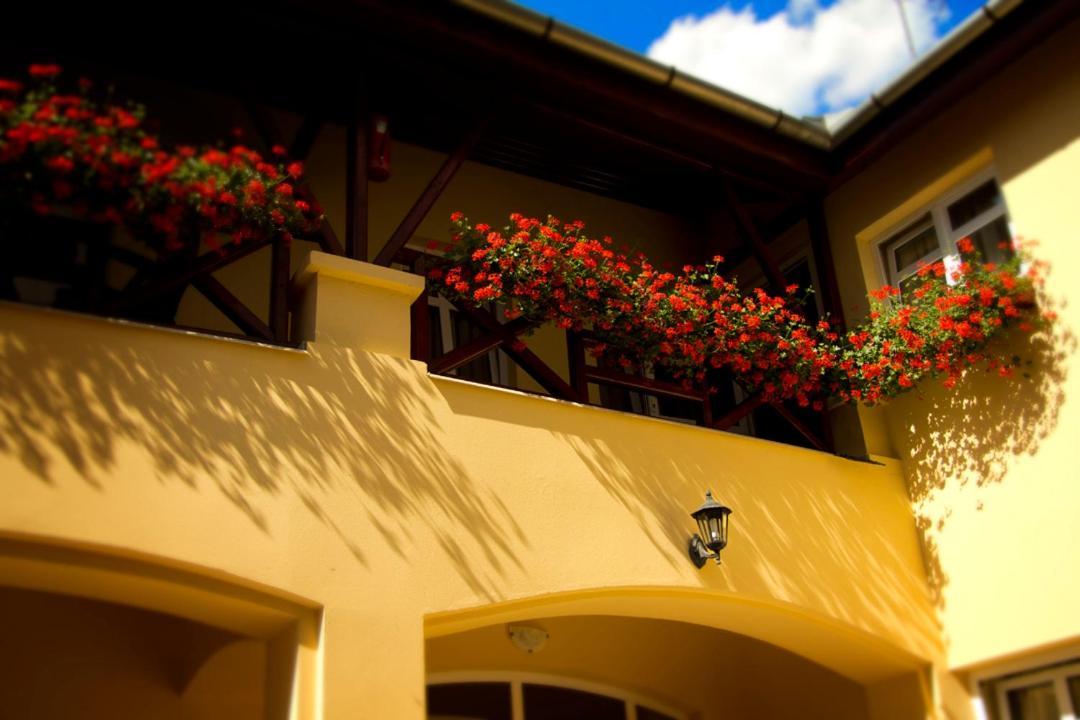 Nemethy Panzio Debrecen Exterior photo